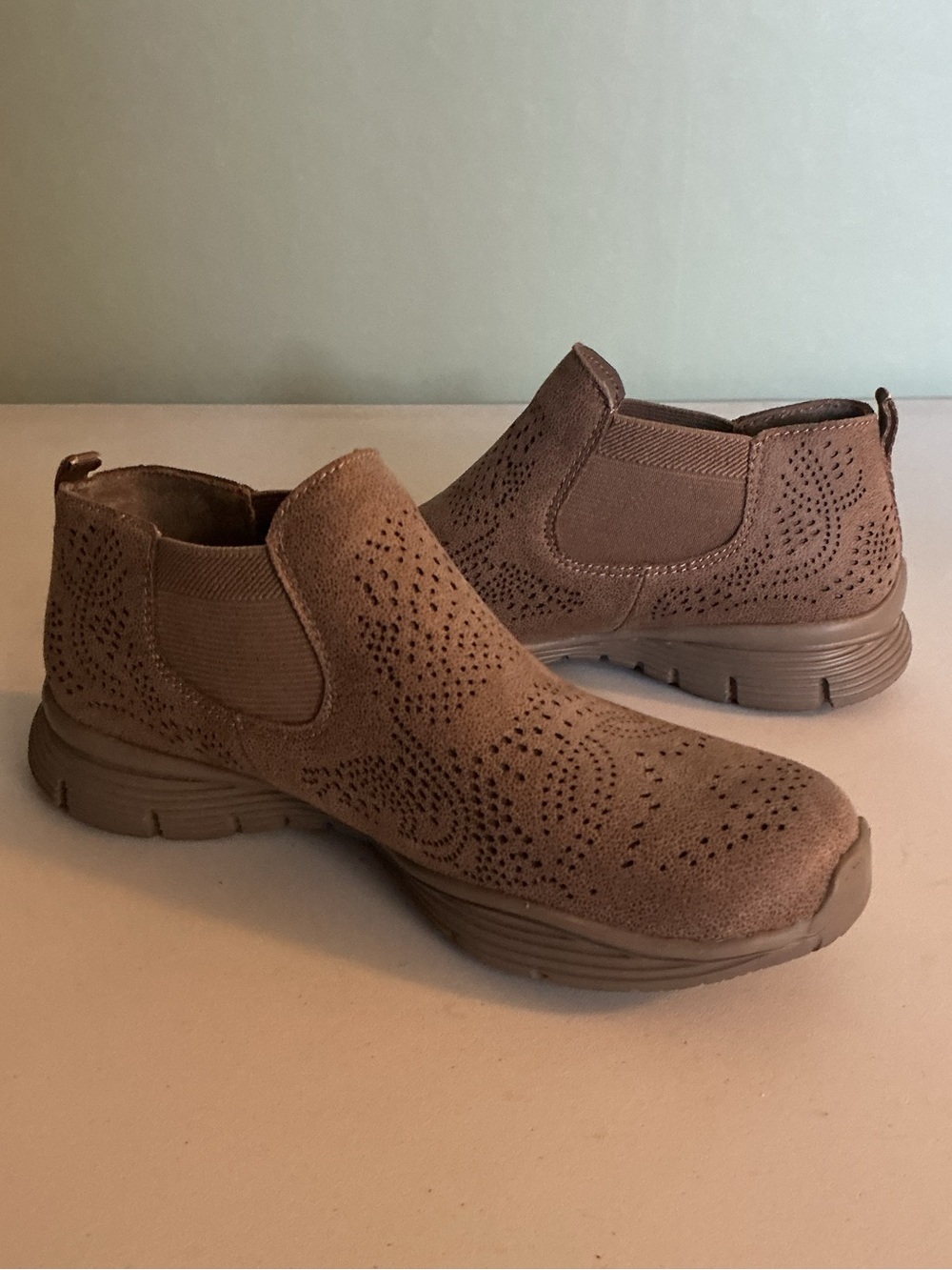 Skechers Brown Slip-On Comfort Shoe Skechers Suede Women’s Shoes Size 5.5 M